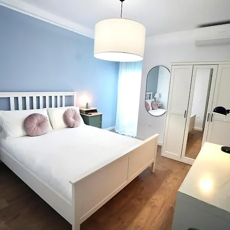 아파트 Soleil Expozita Old Town 티라나